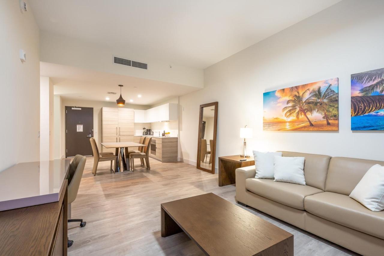 Deluxe Suite with Sea View
